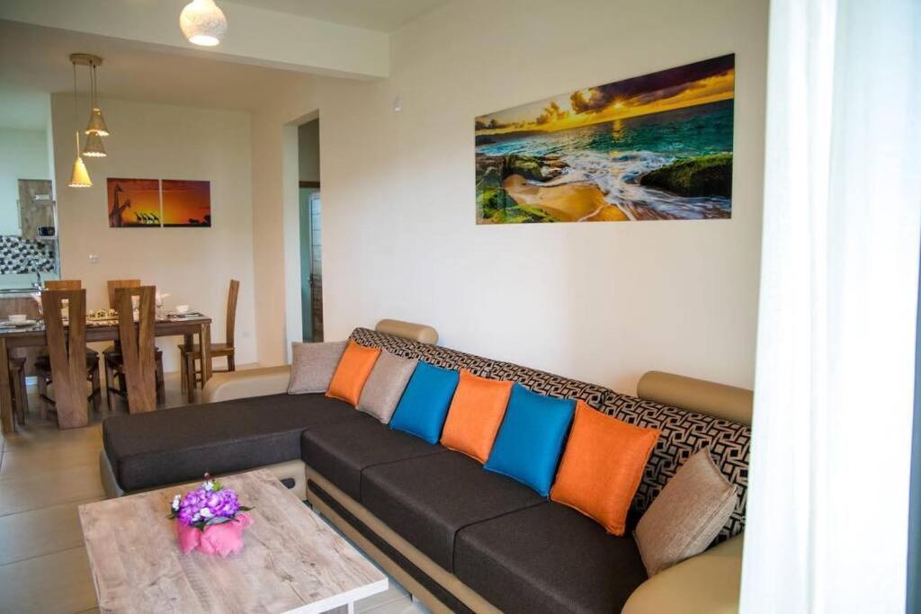 Entire Luxury 3 Bedroom Condo For Rent - Flic-En-Flac - Close To Beach Esterno foto