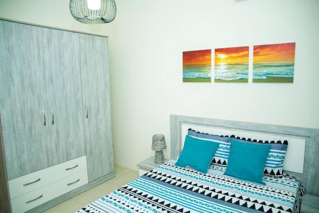 Entire Luxury 3 Bedroom Condo For Rent - Flic-En-Flac - Close To Beach Esterno foto