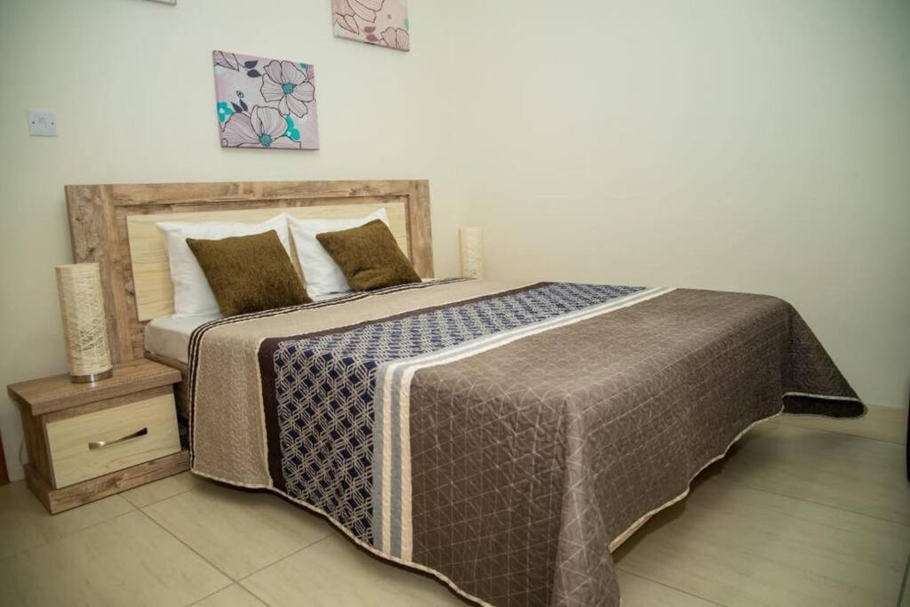 Entire Luxury 3 Bedroom Condo For Rent - Flic-En-Flac - Close To Beach Esterno foto