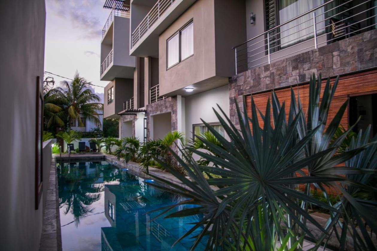 Entire Luxury 3 Bedroom Condo For Rent - Flic-En-Flac - Close To Beach Esterno foto